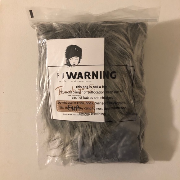 NWT Faux Fur Scarf / Wrap in Grey - Picture 7 of 7